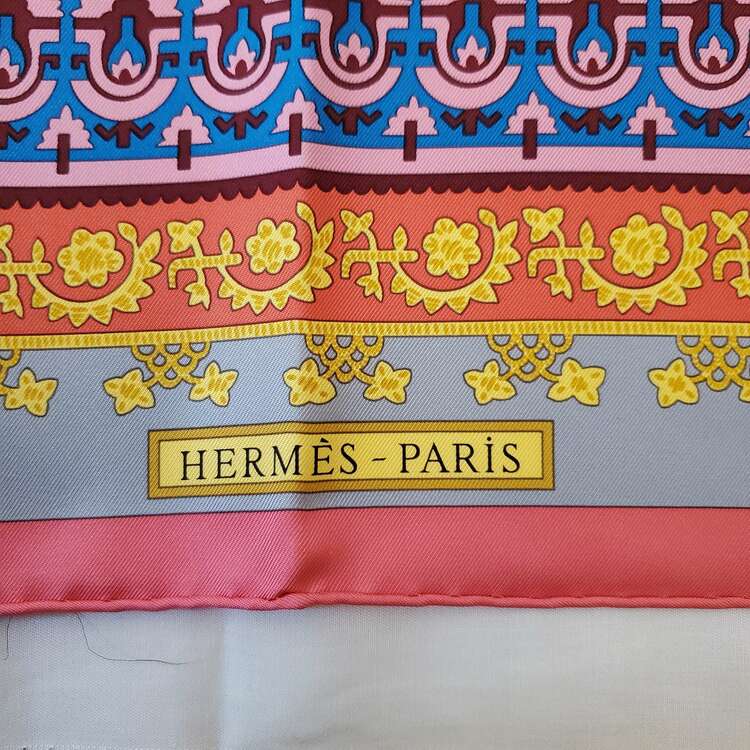 エルメスカレ90（古着・ファッション）の商品画像 - 査定依頼日：2025年4月27日 - 最高査定価格：13,000円