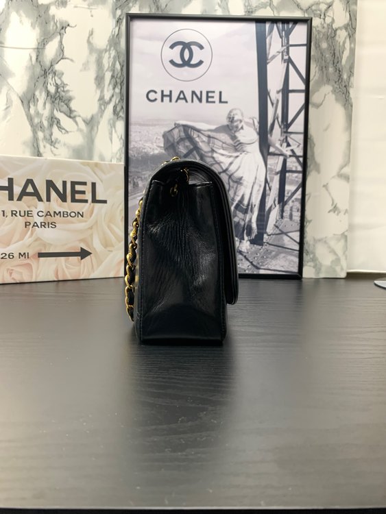 ショルダーバッグ A01165 ダイアナフラップマトラッセ ラムスキン 黒（ブランドバッグ）の商品画像 - 査定依頼日：2022年9月22日 - 最高査定価格：400,000円