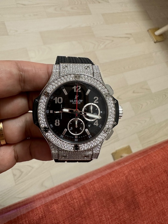 ウブロ ビックバン H301.SX.130.RX174 パヴェ ダイヤ（高級時計）の商品画像 - 査定依頼日：2025年8月26日 - 最高査定価格：1,500,000円