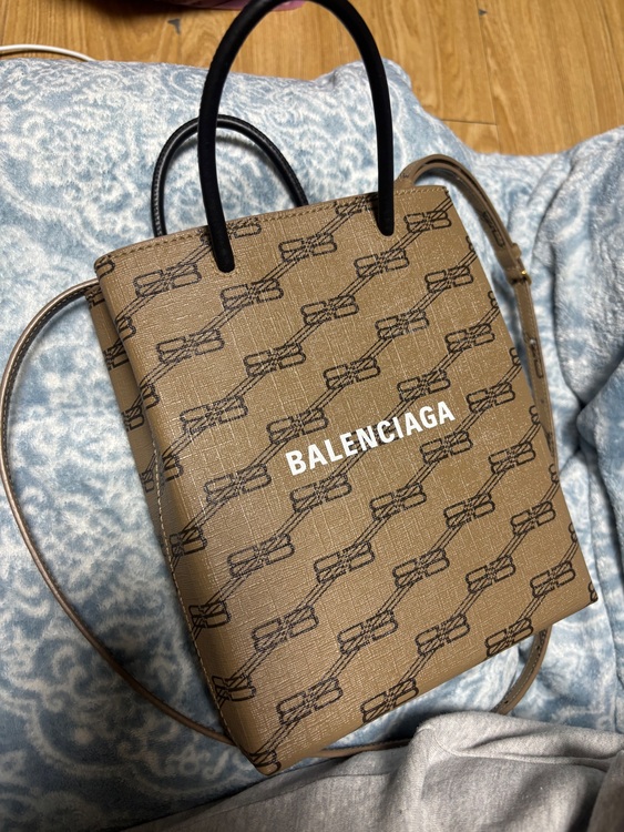 バレンシアガ  （ブランドバッグ）の商品画像 - 査定依頼日：2025年7月24日 - 最高査定価格：60,000円