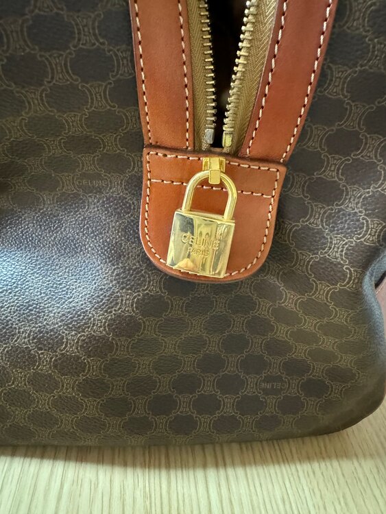 セリーヌ  （ブランドバッグ）の商品画像 - 査定依頼日：2024年12月24日 - 最高査定価格：40,000円