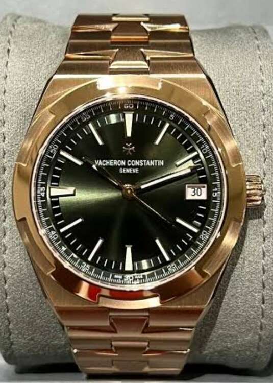 ヴァシュロン コンスタンタン オーヴァーシーズ 4520V/210R-B967（高級時計）の商品画像 - 査定依頼日：2025年4月21日 - 最高査定価格：8,000,000円