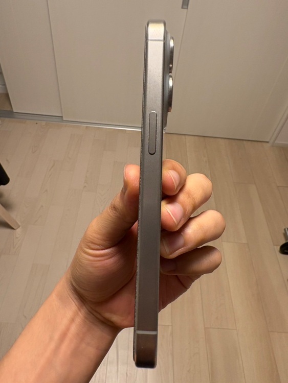 iPhone 15 Pro 256GB Softbank（スマホ）の商品画像 - 査定依頼日：2025年9月20日 - 最高査定価格：83,000円