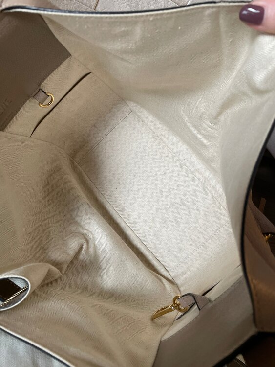 ロエベハンモックスモールサンド（ブランドバッグ）の商品画像 - 査定依頼日：2025年3月5日 - 最高査定価格：140,000円