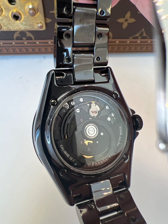 j12ブラックエディション（高級時計）の商品画像 - 査定依頼日：2025年7月12日 - 最高査定価格：1,250,000円