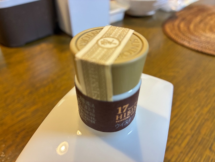 サントリー響17年 40周年記念限定陶器ボトル（お酒）の商品画像 - 査定依頼日：2026年7月17日 - 最高査定価格：70,000円