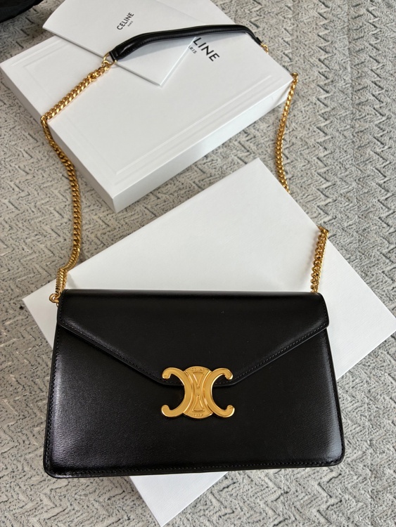 セリーヌ  （ブランドバッグ）の商品画像 - 査定依頼日：2026年3月23日 - 最高査定価格：200,000円