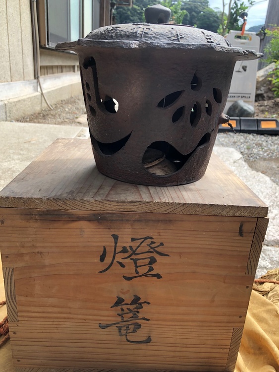灯籠（美術品・骨董品）の商品画像 - 査定依頼日：2026年7月16日 - 最高査定価格：5,000円