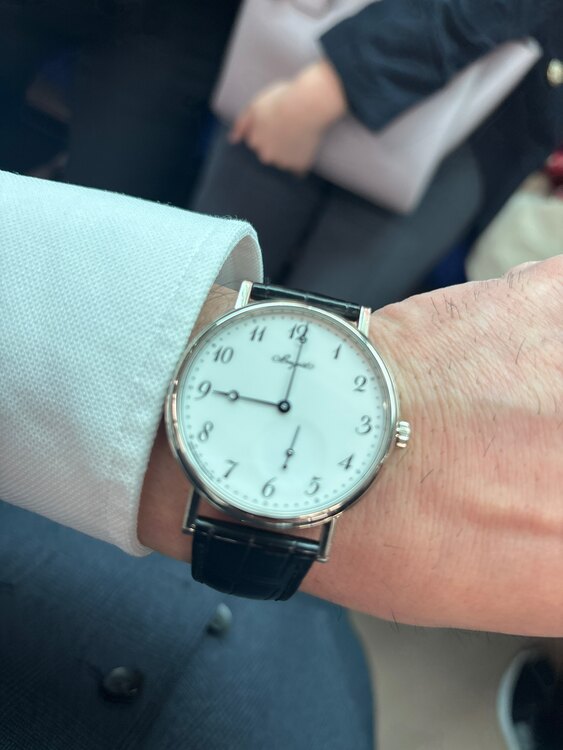 7147 黒（高級時計）の商品画像 - 査定依頼日：2025年4月10日 - 最高査定価格：1,650,000円