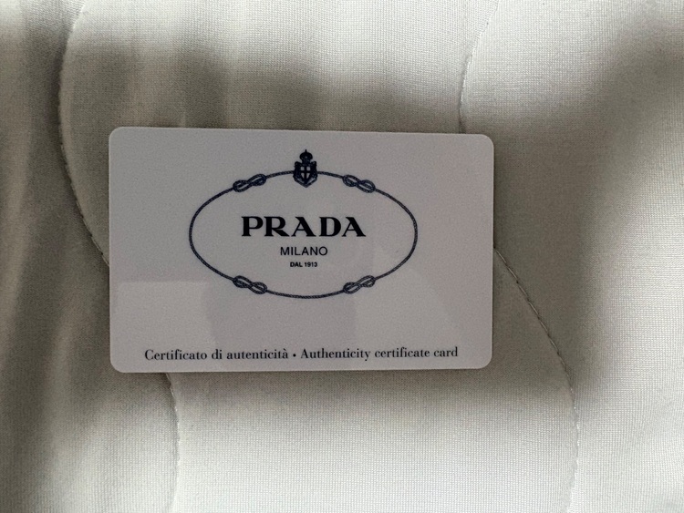 カードケース（ブランド財布・小物）の商品画像 - 査定依頼日：2025年9月17日 - 最高査定価格：6,000円