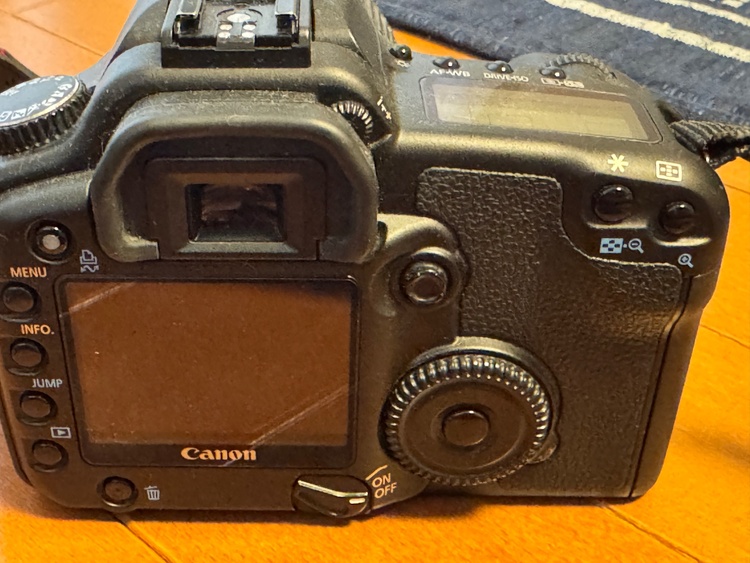 EOS-30D 17-85mmレンズキット（カメラ）の商品画像 - 査定依頼日：2026年7月12日 - 最高査定価格：2,500円
