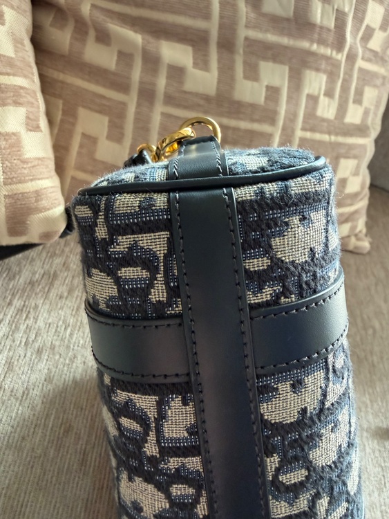 ディオール　グルーヴ 　ショルダーバッグ（ブランドバッグ）の商品画像 - 査定依頼日：2026年2月27日 - 最高査定価格：270,000円