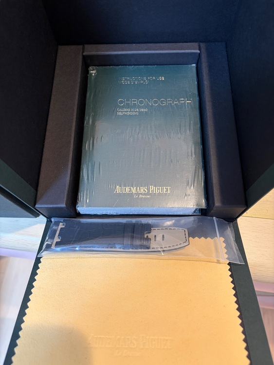 オーデマピゲ ロイヤルオークオフショア 26405CE.OO.A002CA.0（高級時計）の商品画像 - 査定依頼日：2025年11月22日 - 最高査定価格：3,550,000円