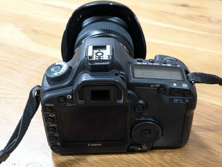 EOS5D MarkⅡ（カメラ）の商品画像 - 査定依頼日：2026年5月7日 - 最高査定価格：60,100円