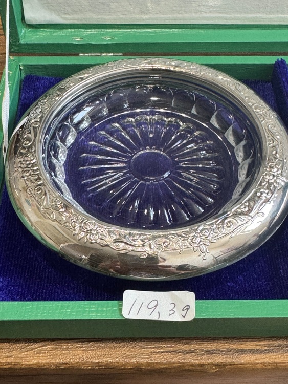 銀製品小物入れ　ガラス+銀（金・貴金属）の商品画像 - 査定依頼日：2025年8月6日 - 最高査定価格：9,000円