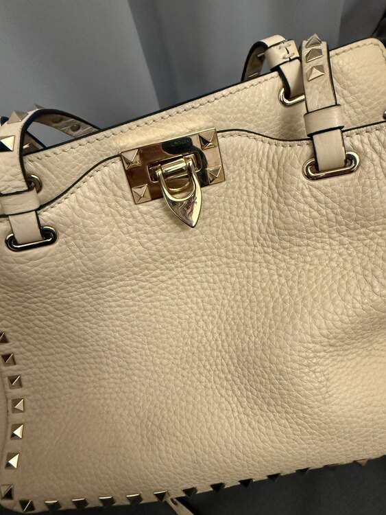 ヴァレンティノ　ロックスタッズ（ブランドバッグ）の商品画像 - 査定依頼日：2025年4月14日 - 最高査定価格：40,000円