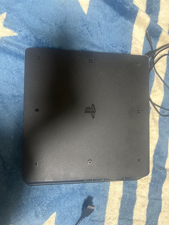 PS4（ゲーム機本体・ゲームソフト）の商品画像 - 査定依頼日：2026年2月25日 - 最高査定価格：5,500円