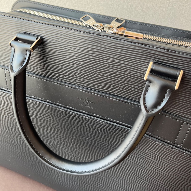 ルイヴィトン タイガ （ブランドバッグ）の商品画像 - 査定依頼日：2025年7月9日 - 最高査定価格：70,000円