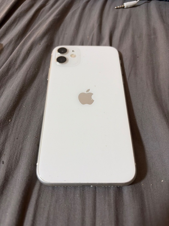 iPhone iPhone11 64GB Softbank（スマホ）の商品画像 - 査定依頼日：2026年7月30日 - 最高査定価格：100,000円