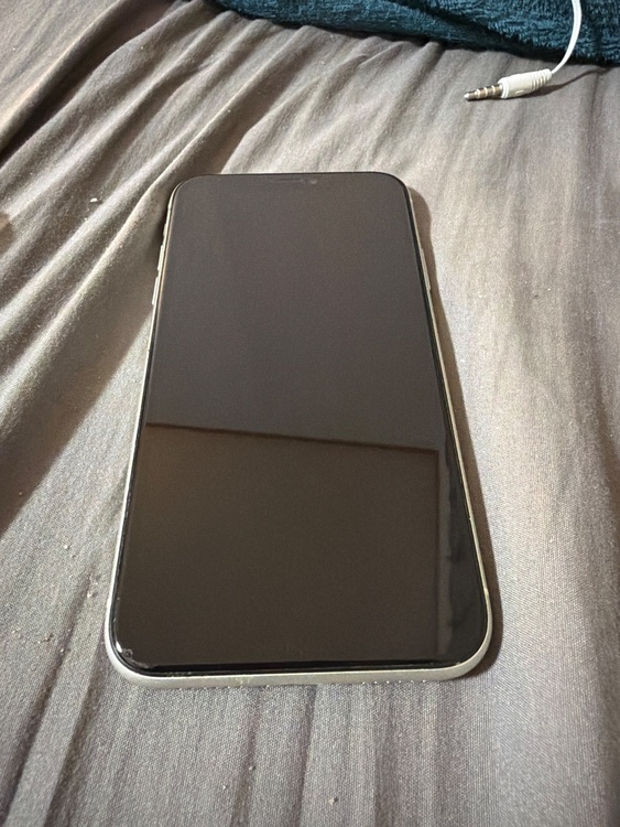 iPhone iPhone11 64GB Softbank（スマホ）の商品画像 - 査定依頼日：2026年7月30日 - 最高査定価格：17,000円