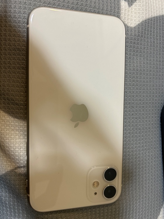 iPhone iPhone11 64GB SIMフリー（スマホ）の商品画像 - 査定依頼日：2026年6月19日 - 最高査定価格：13,000円