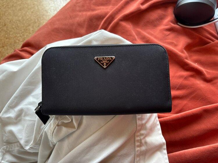 プラダ  （ブランドバッグ）の商品画像 - 査定依頼日：2025年3月26日 - 最高査定価格：15,000円