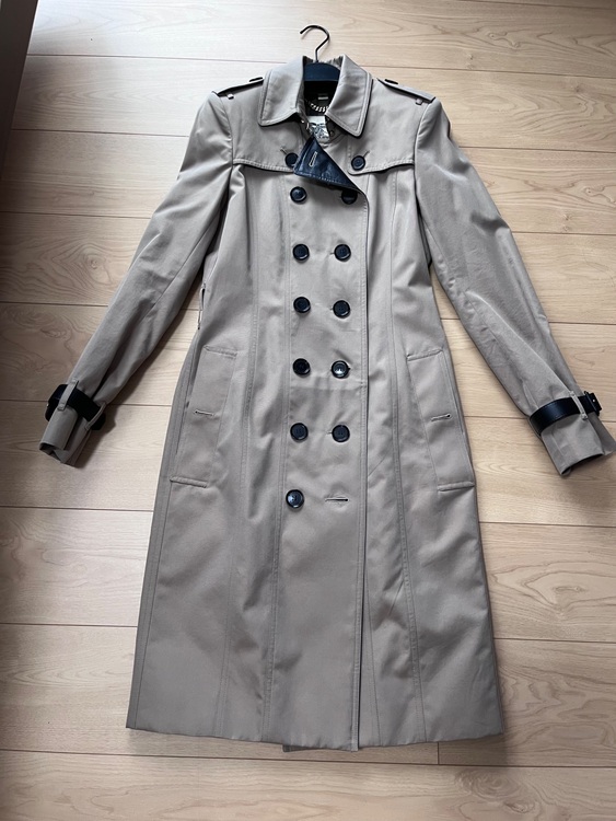 バーバリー　トレンチコート（古着・ファッション）の商品画像 - 査定依頼日：2025年8月10日 - 最高査定価格：2,000円