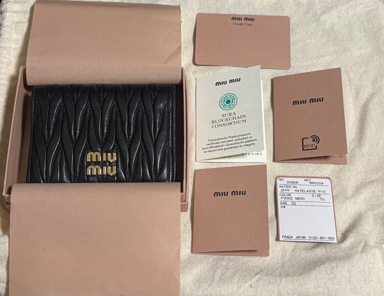 ミュウミュウ  （ブランドバッグ）の商品画像 - 査定依頼日：2025年5月25日 - 最高査定価格：23,000円