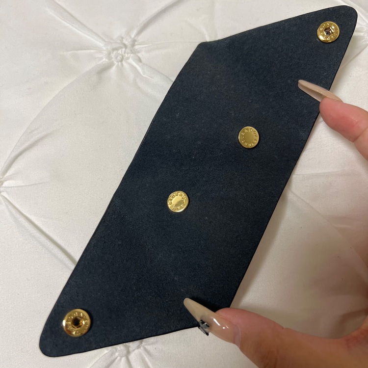 ボナベンチュラ トライアングルコインケース（ブランド財布・小物）の商品画像 - 査定依頼日：2025年8月1日 - 最高査定価格：3,000円