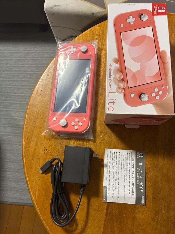 ニンテンドーSwitchライト（ゲーム機本体・ゲームソフト）の商品画像 - 査定依頼日：2025年9月4日 - 最高査定価格：12,000円