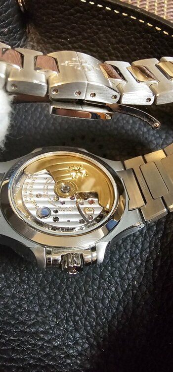 パテックフィリップ ノーチラス 7118 1A010（高級時計）の商品画像 - 査定依頼日：2026年5月10日 - 最高査定価格：11,000,000円