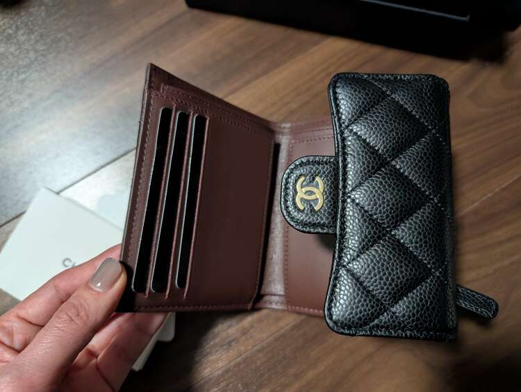 未使用　三つ折財布（ブランド財布・小物）の商品画像 - 査定依頼日：2025年1月13日 - 最高査定価格：35,000円