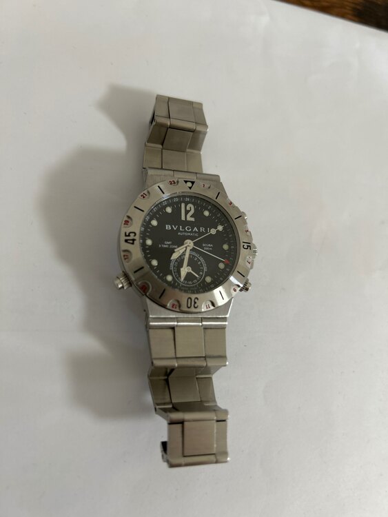 ブルガリ ディアゴノ SD38SGMTディアゴノプロフェッショナルスクーバGMT3タイムゾーンSSブラック（高級時計）の商品画像 - 査定依頼日：2025年5月11日 - 最高査定価格：180,000円