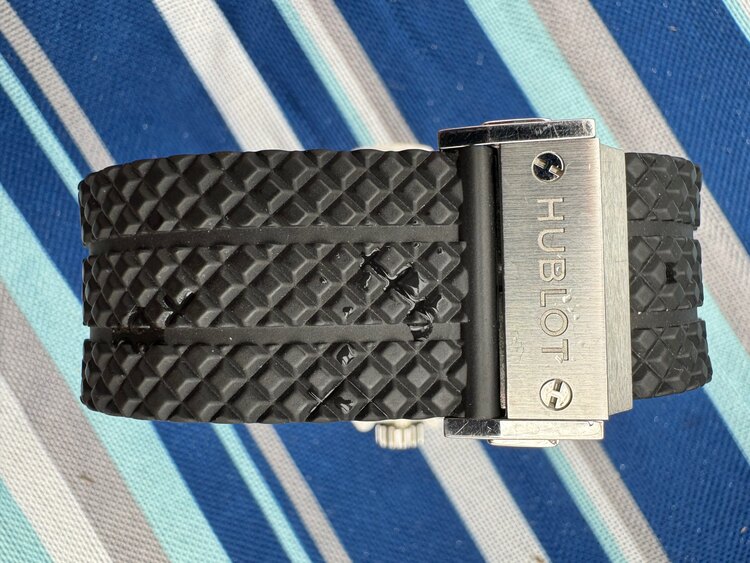 ウブロ ビックバン 301.sb.131.rx 44mm セラミック（高級時計）の商品画像 - 査定依頼日：2025年5月25日 - 最高査定価格：780,000円