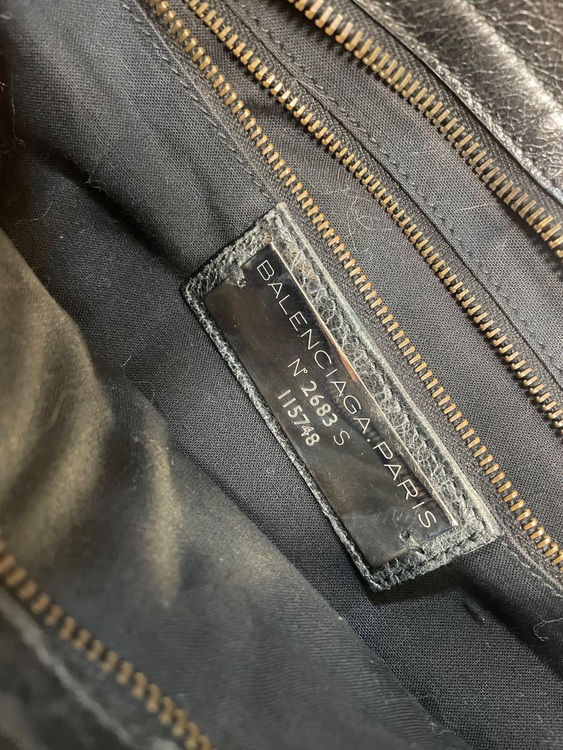 バレンシアガ  （ブランドバッグ）の商品画像 - 査定依頼日：2025年11月15日 - 最高査定価格：120,000円