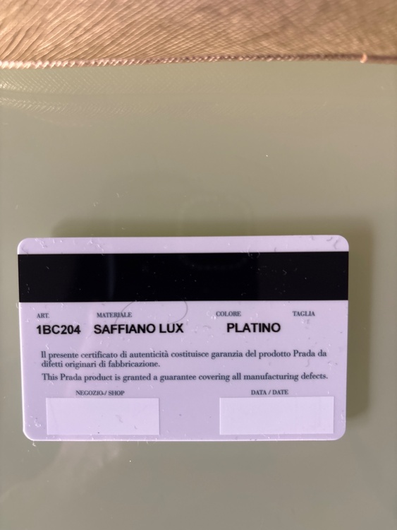 サフィアノ　ショルダーバッグ（ブランドバッグ）の商品画像 - 査定依頼日：2025年12月17日 - 最高査定価格：150,000円