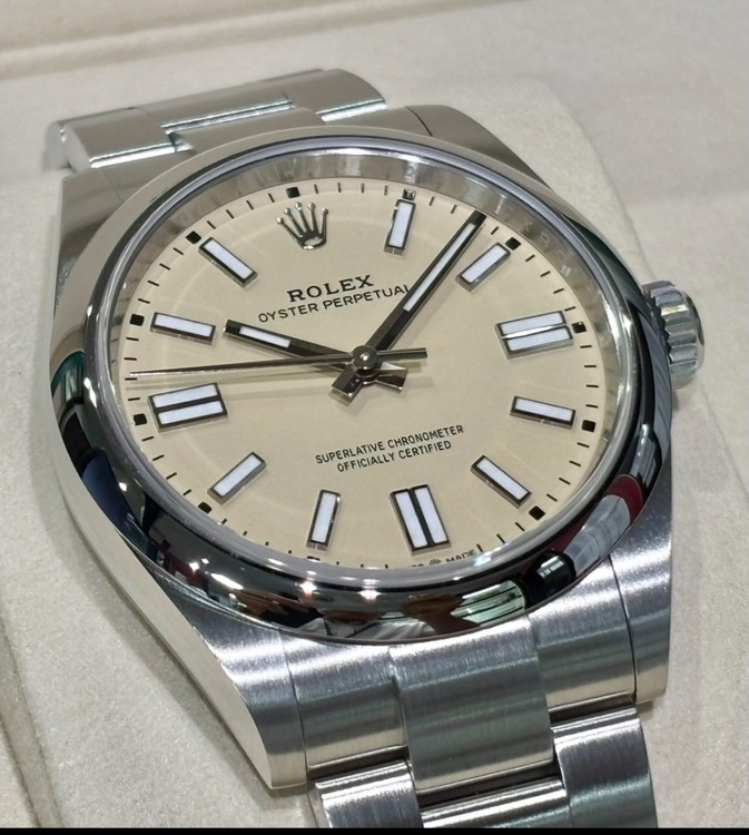 ロレックス パーペチュアル （高級時計）の商品画像 - 査定依頼日：2025年8月12日 - 最高査定価格：1,800,000円