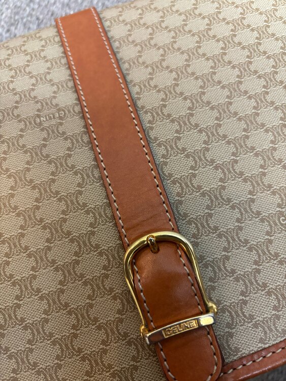 オールドセリーヌ　ショルダーバッグ（ブランドバッグ）の商品画像 - 査定依頼日：2025年4月5日 - 最高査定価格：10,000円