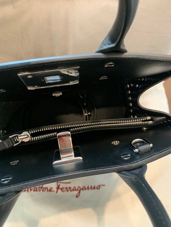 フェラガモ  （ブランドバッグ）の商品画像 - 査定依頼日：2025年8月3日 - 最高査定価格：60,000円
