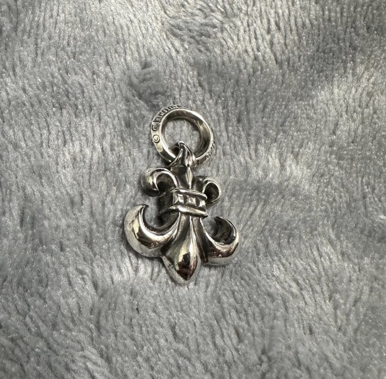 Chrome Hearts BS Fleur Charm "Silver"（古着・ファッション）の商品画像 - 査定依頼日：2026年3月30日 - 最高査定価格：110,000円