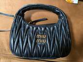 ミュウミュウ  （ブランドバッグ）の商品画像 - 査定依頼日：2025年1月22日 - 最高査定価格：270,000円