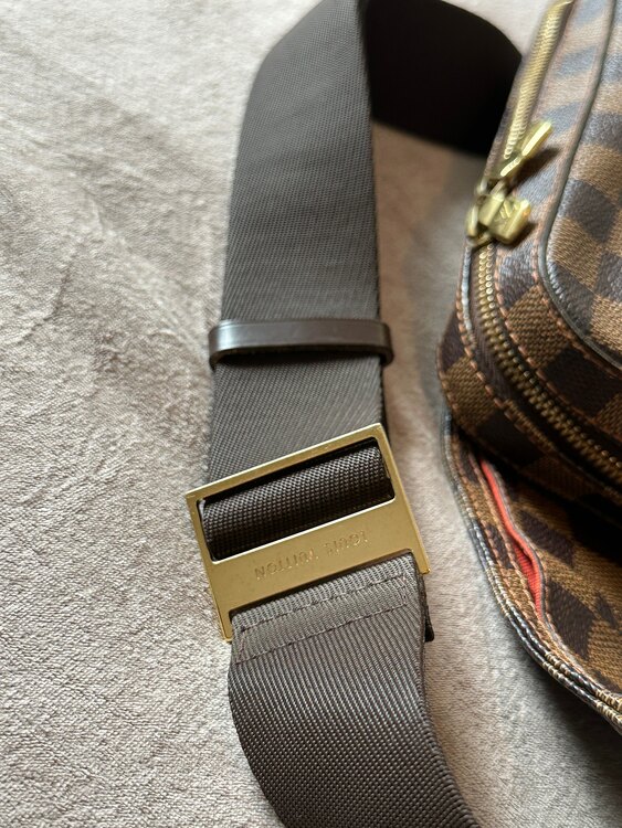 ルイ ヴィトン ジェロニモス ダミエ エベヌ N51994 ボディバッグ（ブランドバッグ）の商品画像 - 査定依頼日：2025年5月2日 - 最高査定価格：60,000円