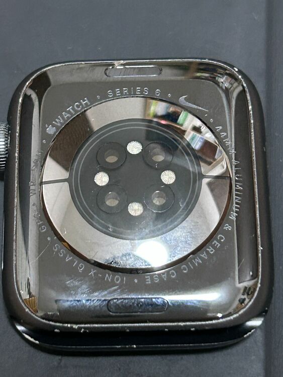 Apple Watch Nike Series 6（GPSモデル）- 44mm（家電）の商品画像 - 査定依頼日：2025年7月22日 - 最高査定価格：1,000円