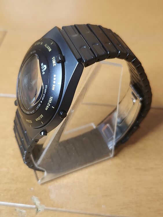 ジウジアーロ　デジタル　復刻モデル　（高級時計）の商品画像 - 査定依頼日：2025年9月2日 - 最高査定価格：15,000円