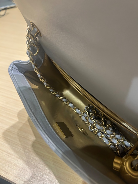 ミニマトラッセ　フラップバッグ（ブランドバッグ）の商品画像 - 査定依頼日：2025年12月18日 - 最高査定価格：500,000円