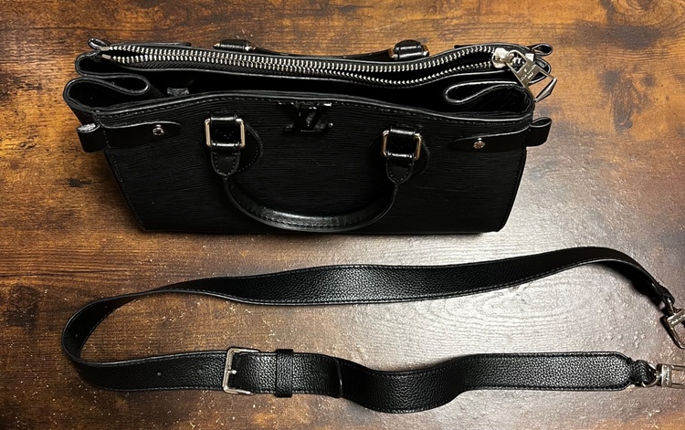 Louis Vuitton エピ ショルダーバッグ（ブランドバッグ）の商品画像 - 査定依頼日：2026年5月26日 - 最高査定価格：165,000円