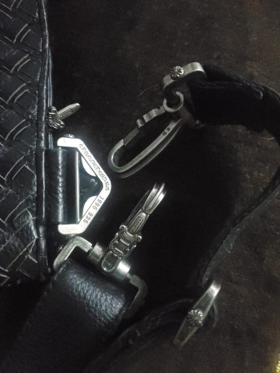 レア CHROME HEARTS クロムハーツ バック ブラック ショルダーバッ（古着・ファッション）の商品画像 - 査定依頼日：2025年9月21日 - 最高査定価格：100,000円