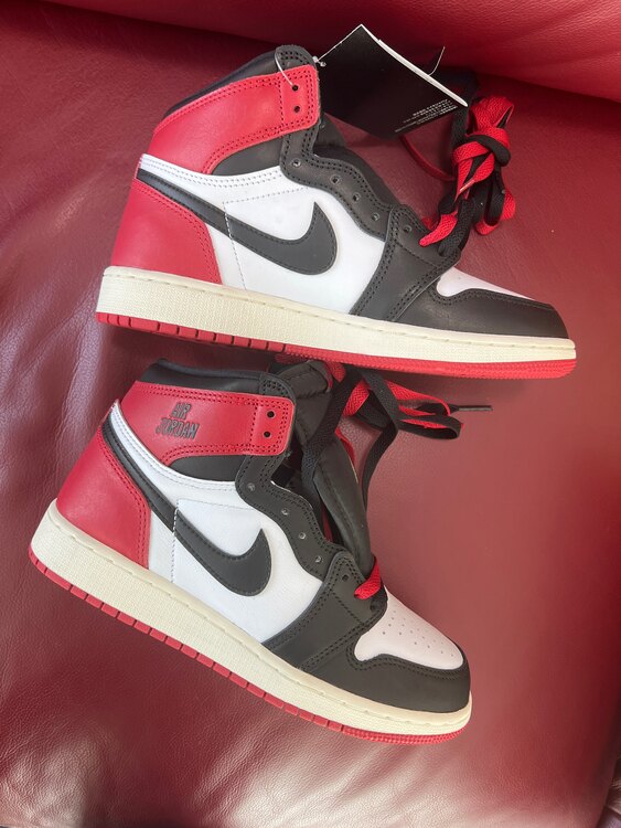 エアジョーダン1high OG black toe（古着・ファッション）の商品画像 - 査定依頼日：2025年5月5日 - 最高査定価格：19,000円