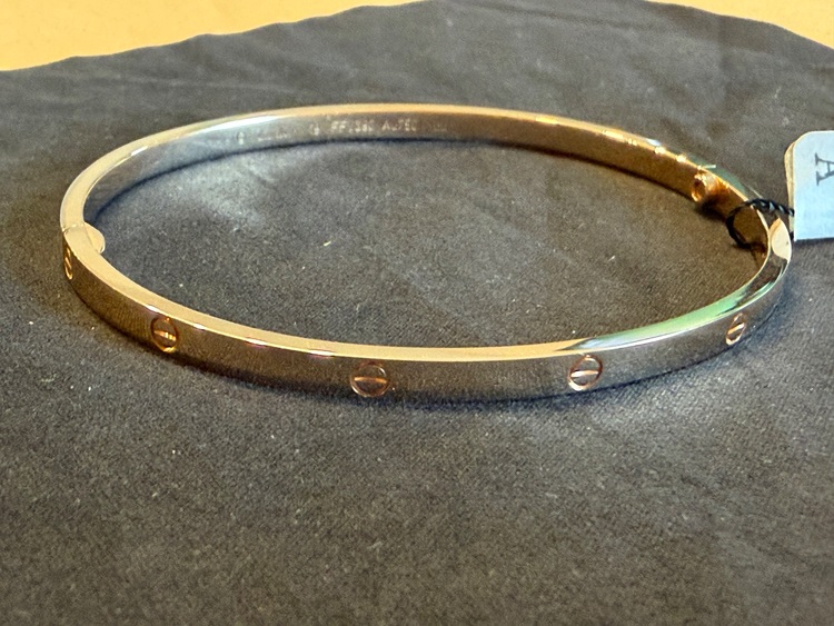 カルティエ ラブ SM ブレスレット 750(PG) 21.0g 19（金・貴金属）の商品画像 - 査定依頼日：2025年10月29日 - 最高査定価格：450,000円