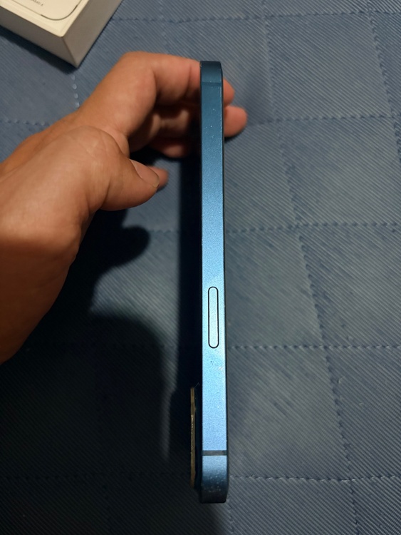 iPhone iPhone 13 128GB au（スマホ）の商品画像 - 査定依頼日：2026年9月22日 - 最高査定価格：35,500円